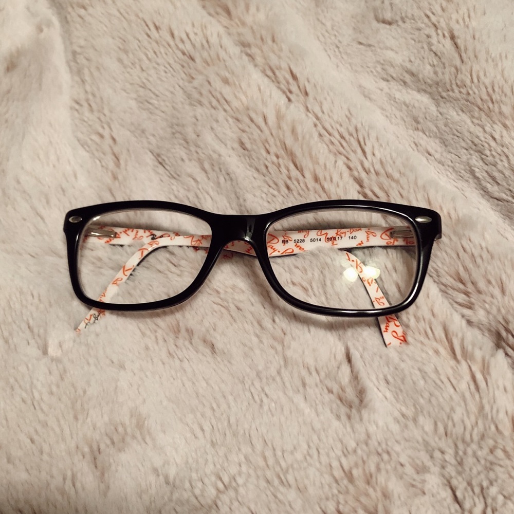Black Ray-Ban Glasses